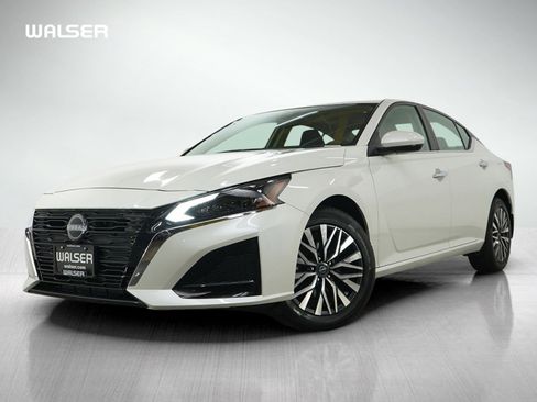 Used 2023 Nissan Altima 2.5 SV w/ SV Premium Package image 1