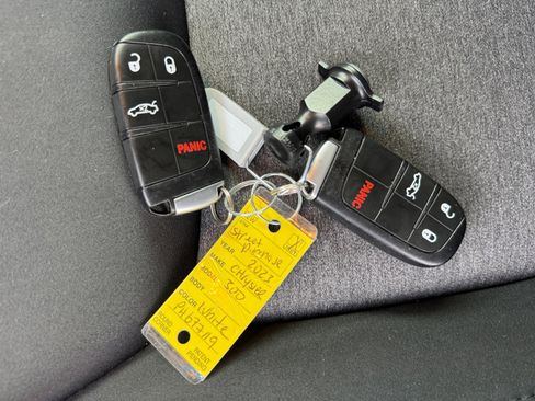 Used 2023 Chrysler 300 Touring w/ Sport Appearance Package image 32