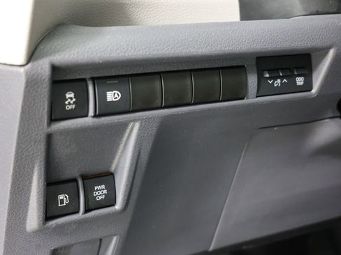 Used 2021 Toyota Sienna XLE image 24