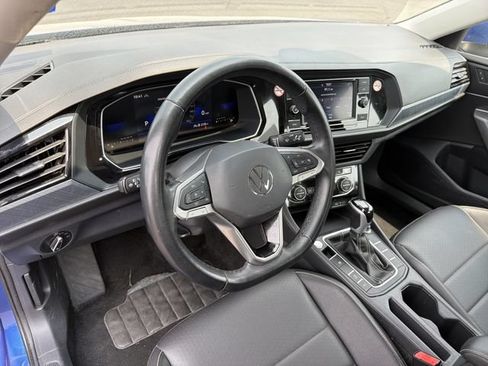 Used 2024 Volkswagen Jetta SE FWD image 16