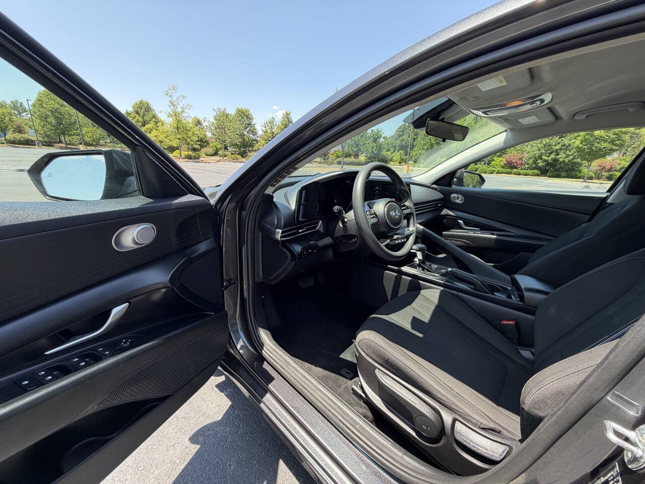 Used 2022 Hyundai Elantra SEL FWD image 12