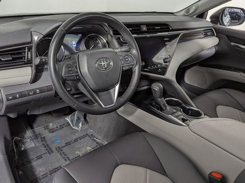 Used 2019 Toyota Camry XLE w/ Navigation Package image 14