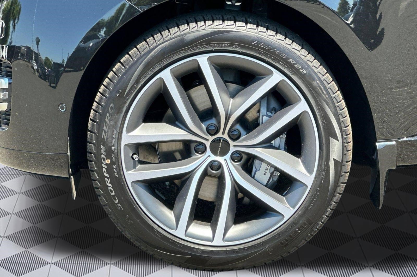New 2026 Land Rover Range Rover Long Wheelbase SE AWD/4WD image 10