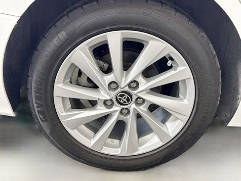 Used 2022 Toyota Camry LE image 32