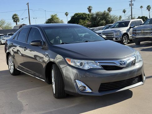 Used 2014 Toyota Camry XLE w/ Leather Package FWD image 3
