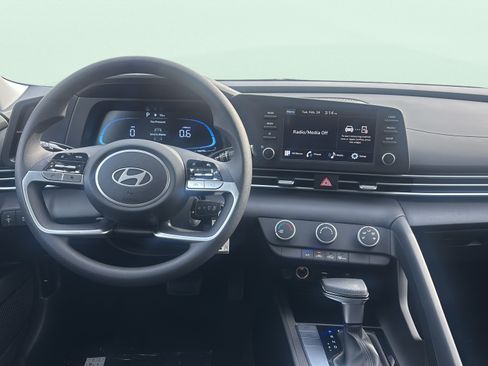 Certified 2026 Hyundai Elantra SE FWD image 10