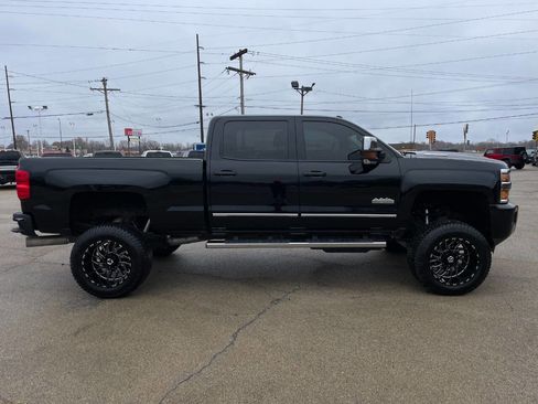 Used 2017 Chevrolet Silverado 2500 High Country w/ Duramax Plus Package image 7