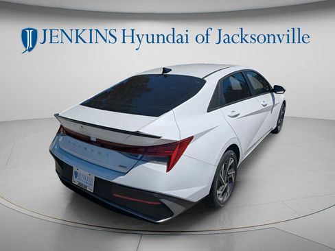 New 2025 Hyundai Elantra SEL FWD image 3