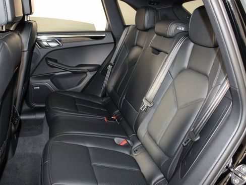Certified 2026 Porsche Macan AWD/4WD image 34