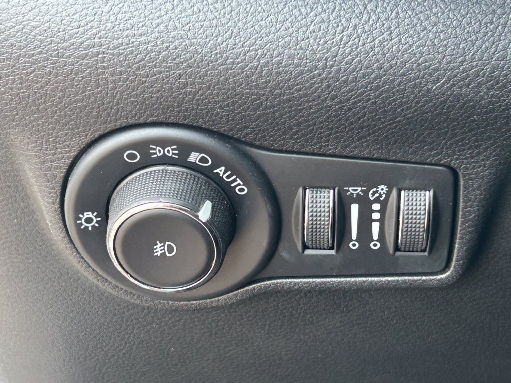 Used 2023 Jeep Compass Limited AWD/4WD image 23