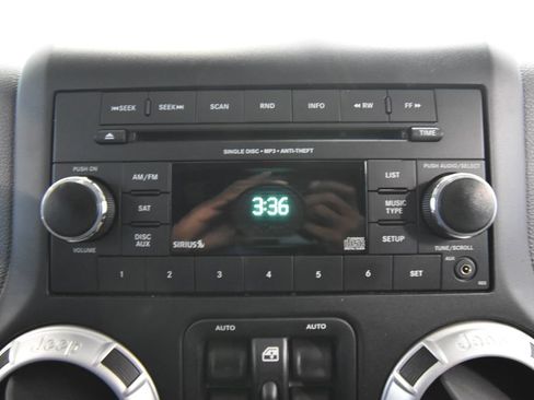 Used 2015 Jeep Wrangler Unlimited Sahara AWD/4WD image 13