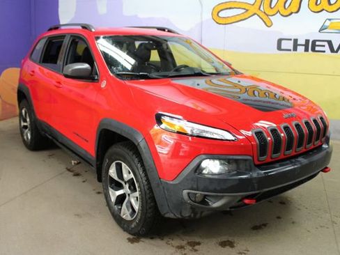 Used 2017 Jeep Cherokee Trailhawk w/ Cold Weather Group AWD/4WD image 4