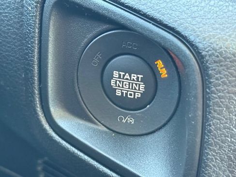 Used 2025 Jeep Gladiator Sport AWD/4WD image 15