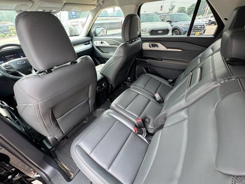 Used 2025 Ford Explorer Active w/ Active Comfort Package AWD/4WD image 24