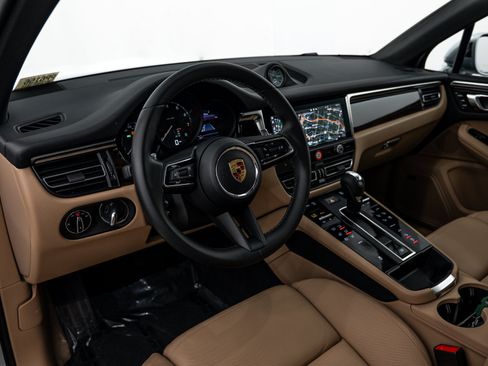 Certified 2024 Porsche Macan AWD/4WD image 13