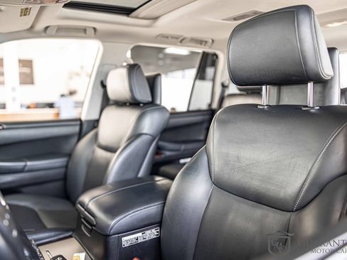 Used 2015 Lexus LX 570 4WD w/ Luxury Package image 19