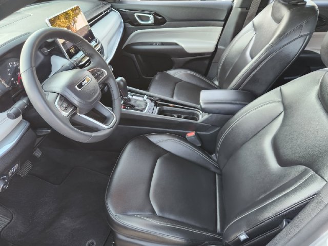 Used 2025 Jeep Compass Limited AWD/4WD image 11