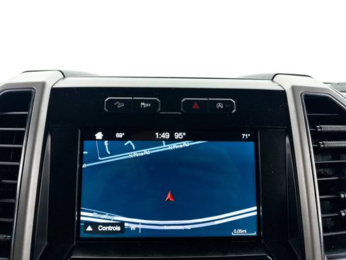 Used 2017 Ford F150 Lariat AWD/4WD image 4
