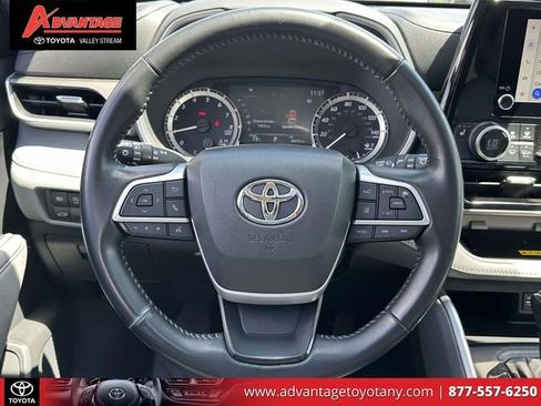 Used 2023 Toyota Highlander XLE AWD/4WD image 19