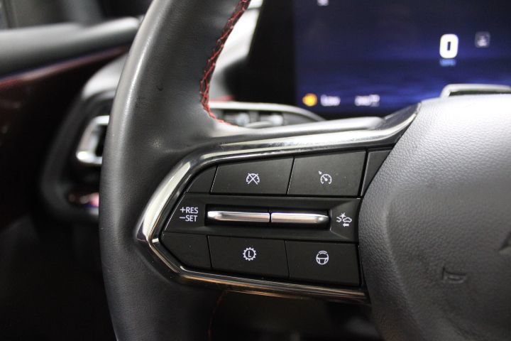 Used 2025 Chevrolet Traverse RS AWD/4WD image 41