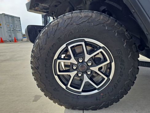 Used 2024 Jeep Wrangler Unlimited Rubicon AWD/4WD image 32