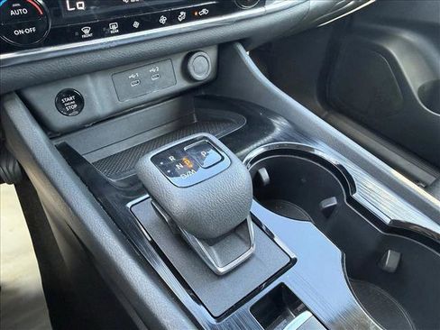 Used 2024 Nissan Rogue SV image 16