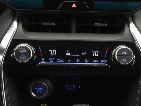 Used 2021 Toyota Venza XLE image 26