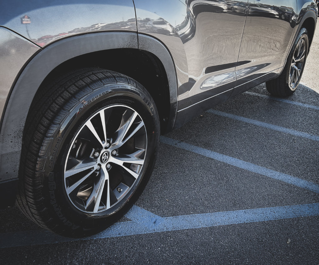 Used 2018 Toyota Highlander Plus FWD image 11