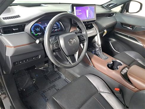 Used 2023 Toyota Venza Limited image 18