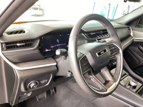 Used 2024 Jeep Grand Cherokee L Limited w/ Luxury Tech Group II image 10