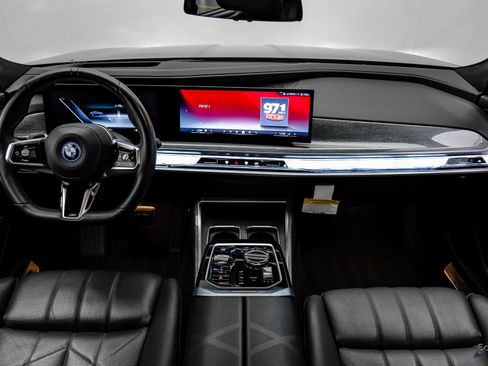 Used 2025 BMW i7 xDrive60 w/ Executive Package AWD/4WD image 33
