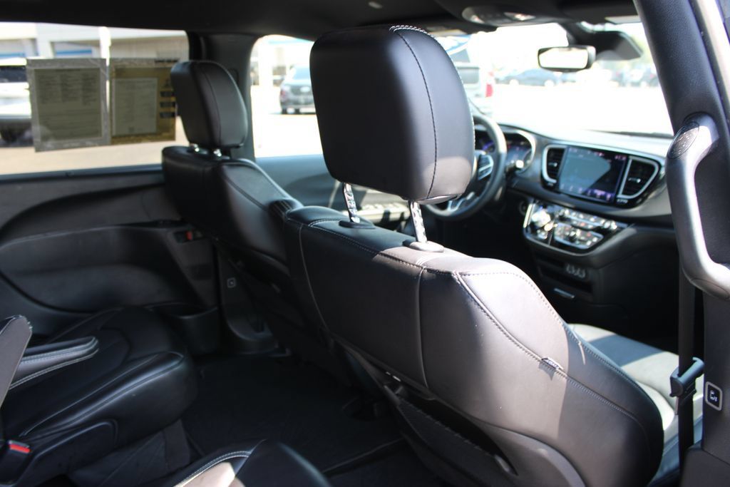 Used 2025 Chrysler Pacifica Select FWD image 33