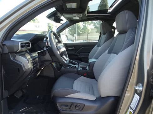 Used 2024 Toyota Tacoma TRD Off-Road image 18