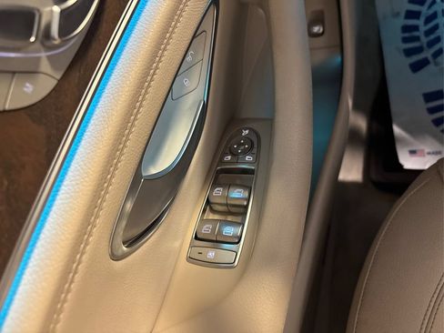 Used 2018 Mercedes-Benz E 300 4MATIC image 36