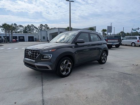 Used 2025 Hyundai Venue SEL FWD image 7