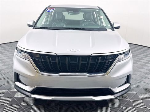 Used 2022 Kia Carnival LX image 2