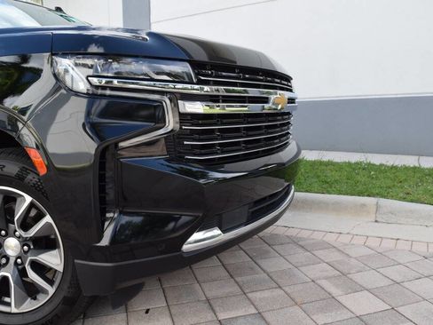 Used 2022 Chevrolet Suburban LT RWD image 15