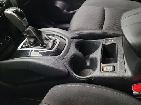 Used 2020 Nissan Rogue SV FWD image 26