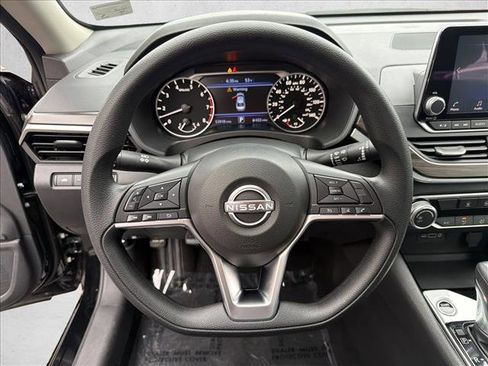 Used 2024 Nissan Altima 2.5 SV image 14