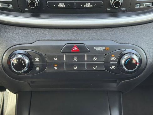 Used 2017 Kia Sorento LX image 24