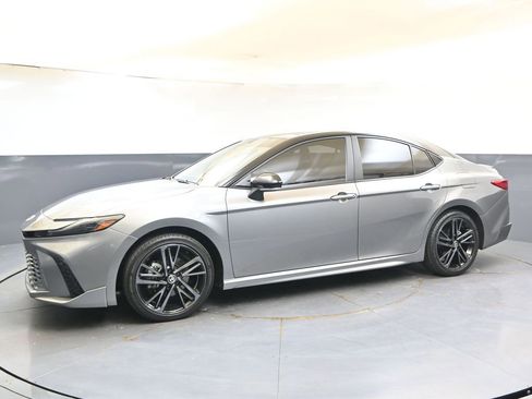 Used 2025 Toyota Camry XSE AWD/4WD image 2