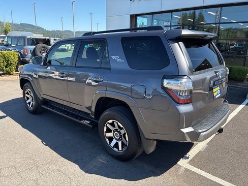 Used 2022 Toyota 4Runner TRD Off-Road image 5