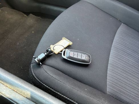 Used 2025 Nissan Sentra SV FWD image 18