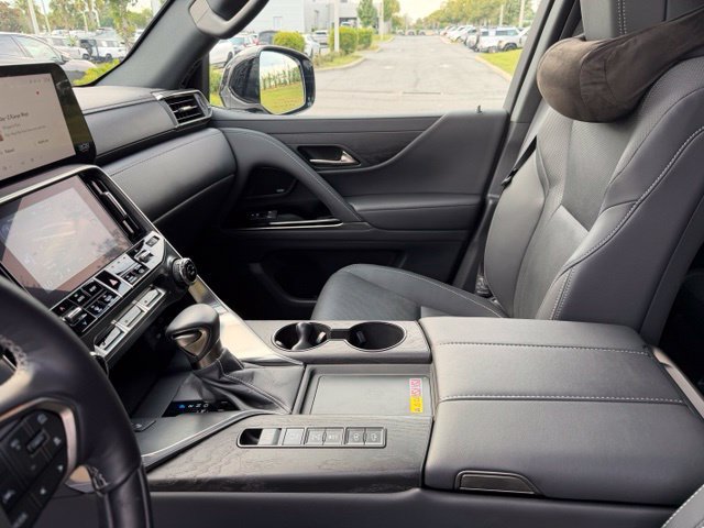 Used 2025 Lexus LX 600 4WD w/ Appearance Package image 25