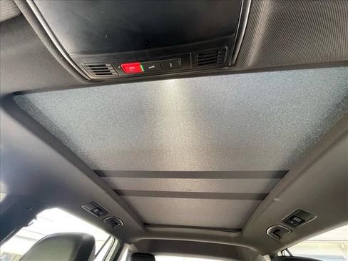 Used 2023 Volkswagen Tiguan SE R-Line FWD image 5