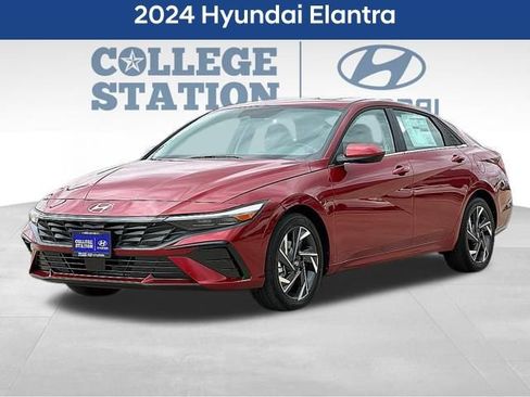 Used 2024 Hyundai Elantra SEL w/ Convenience Package FWD image 3