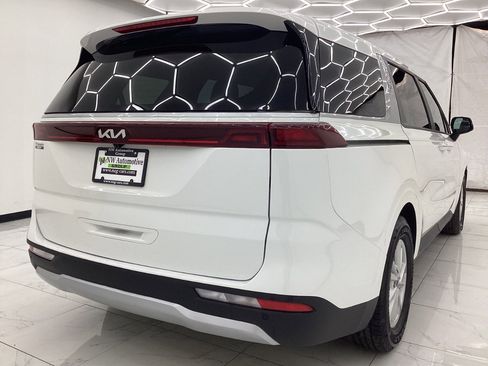 Used 2023 Kia Carnival LX image 9