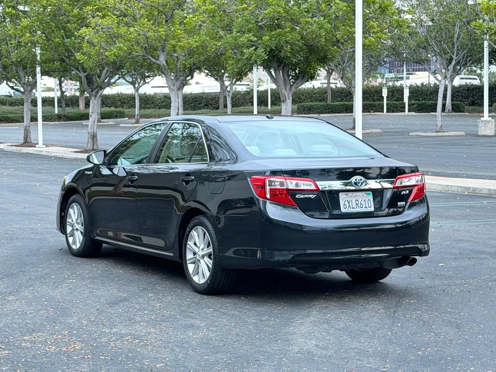Used 2012 Toyota Camry XLE w/ Leather Pkg FWD image 5