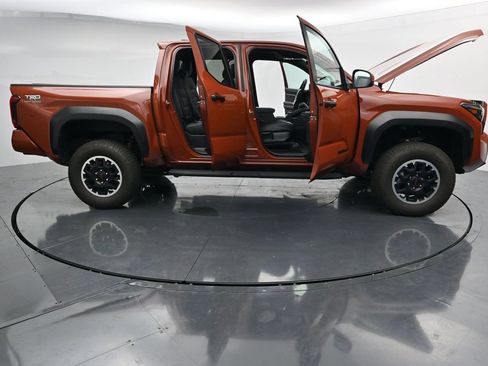 Used 2025 Toyota Tacoma TRD Off-Road AWD/4WD image 44