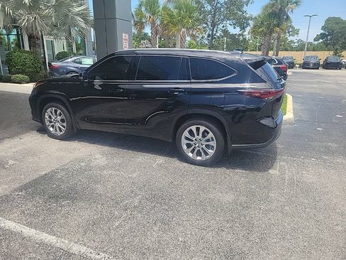 Used 2026 Toyota Highlander Limited AWD/4WD image 4